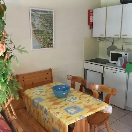 Porthos, 209 Boulevard De La Cote De Beaute Apartman *